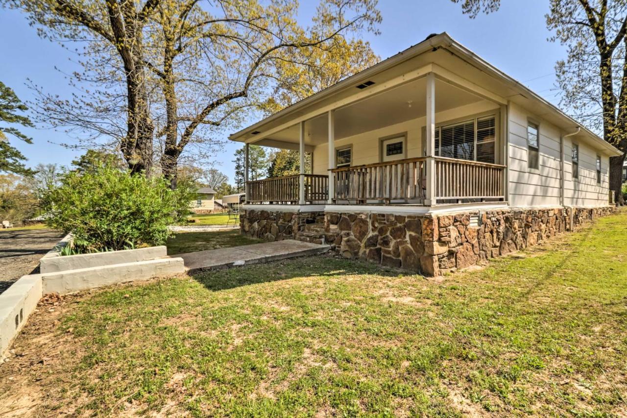 Charming Home With Porch Walk To Greers Ferry Lake! Fairfield Bay Екстериор снимка