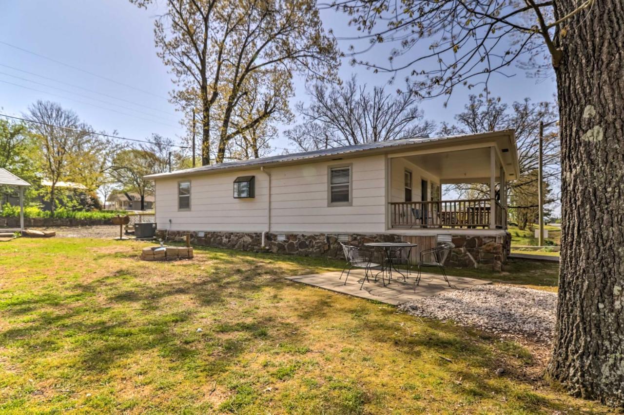 Charming Home With Porch Walk To Greers Ferry Lake! Fairfield Bay Екстериор снимка