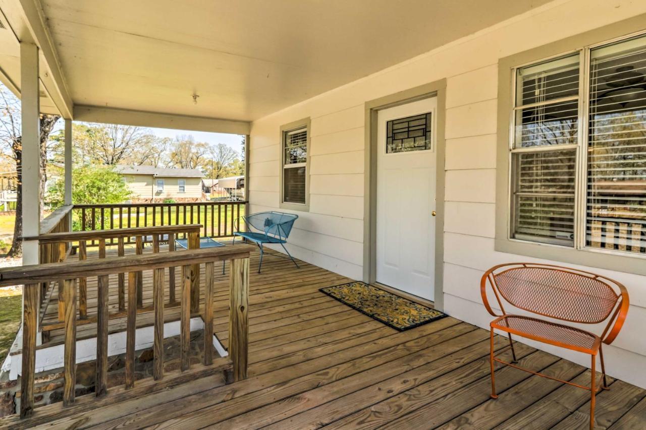 Charming Home With Porch Walk To Greers Ferry Lake! Fairfield Bay Екстериор снимка